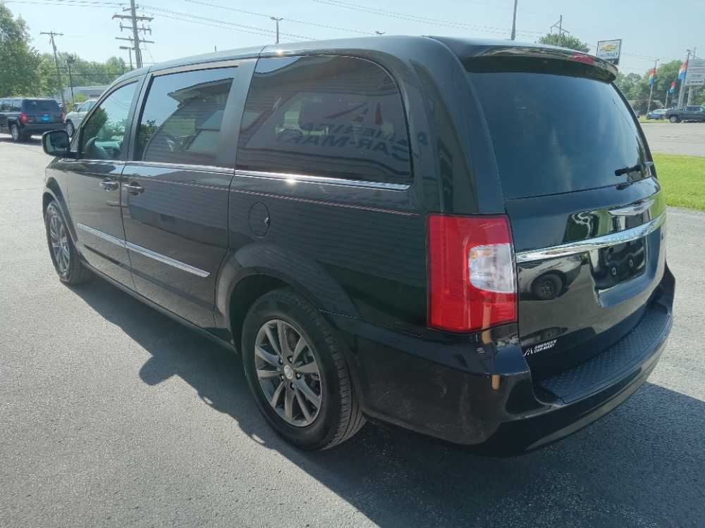 CHRYSLER TOWN & COUNTRY S