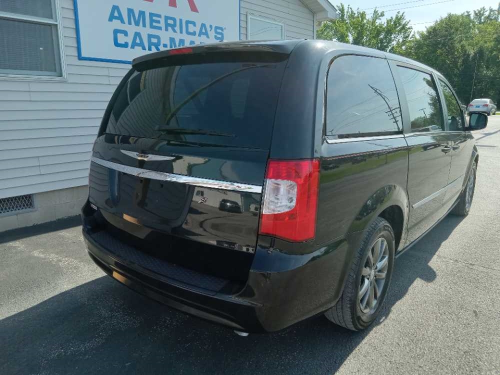 CHRYSLER TOWN & COUNTRY S