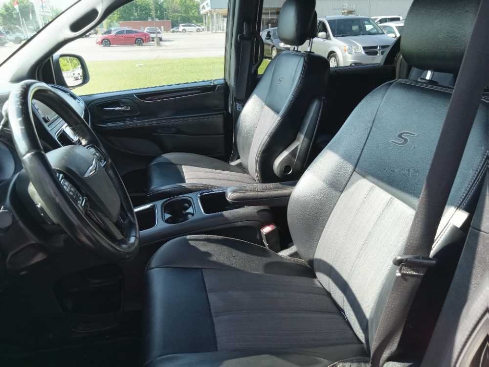 CHRYSLER TOWN & COUNTRY S