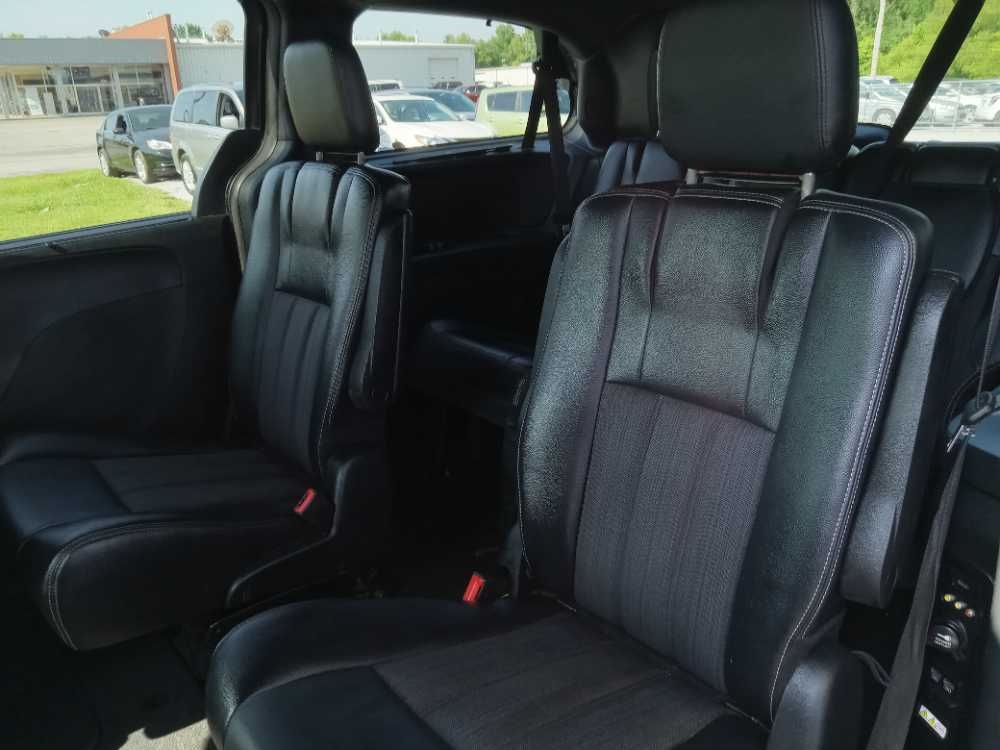 CHRYSLER TOWN & COUNTRY S