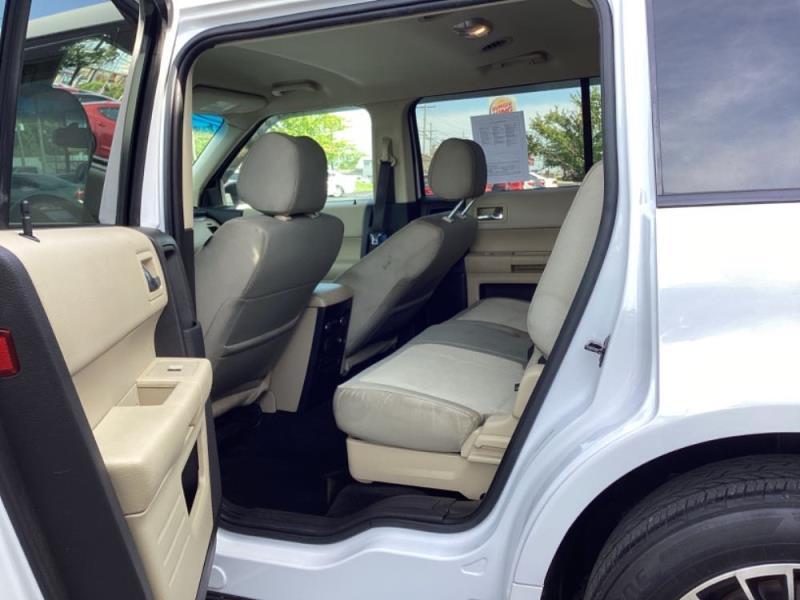 2017 Ford Flex SE's photo