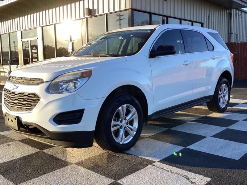 2017 Chevrolet Equinox LS's photo