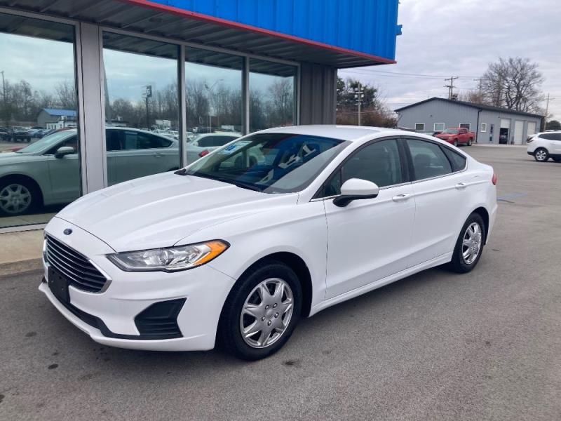 2019 Ford Fusion S's photo