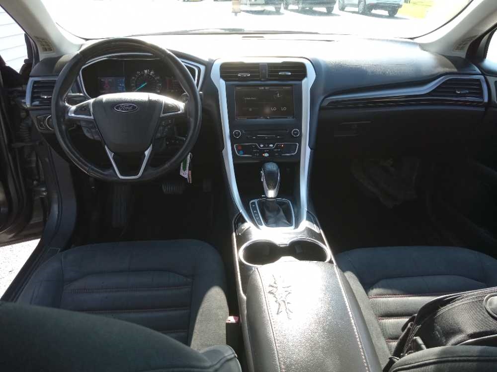 FORD FUSION SE