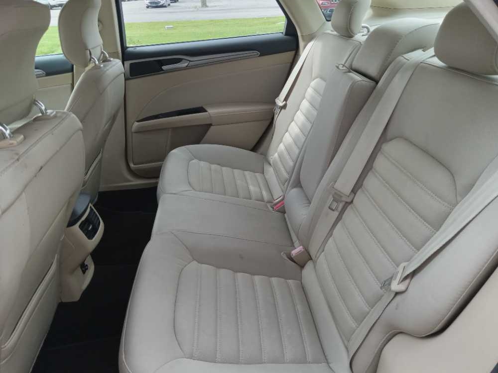 FORD FUSION SE