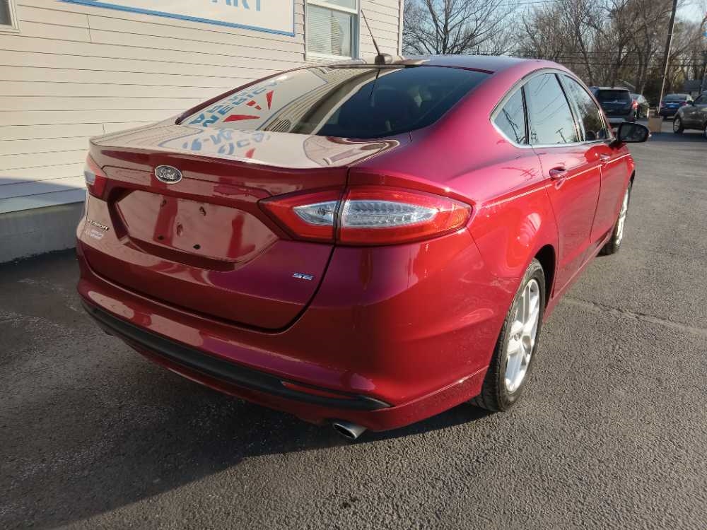 FORD FUSION SE