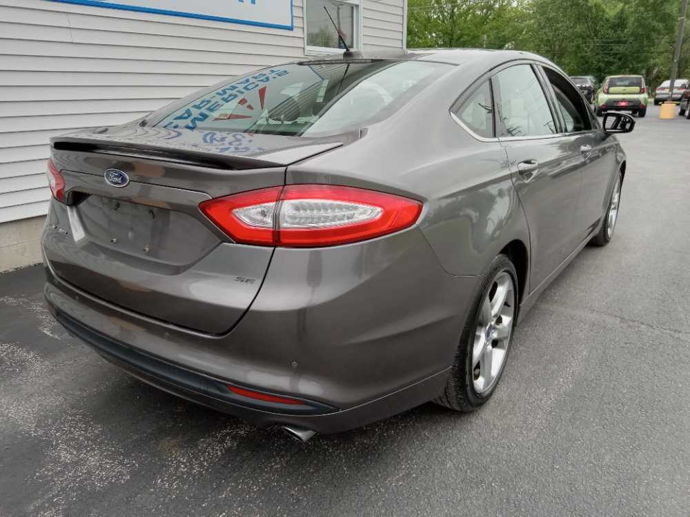 FORD FUSION SE