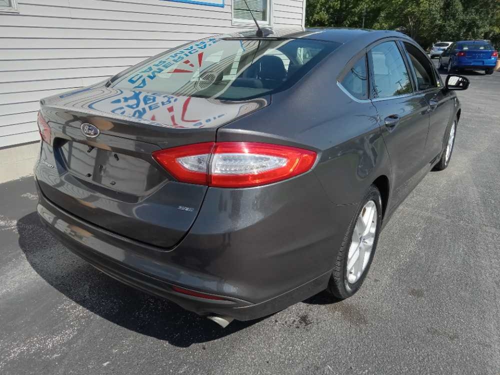 FORD FUSION SE
