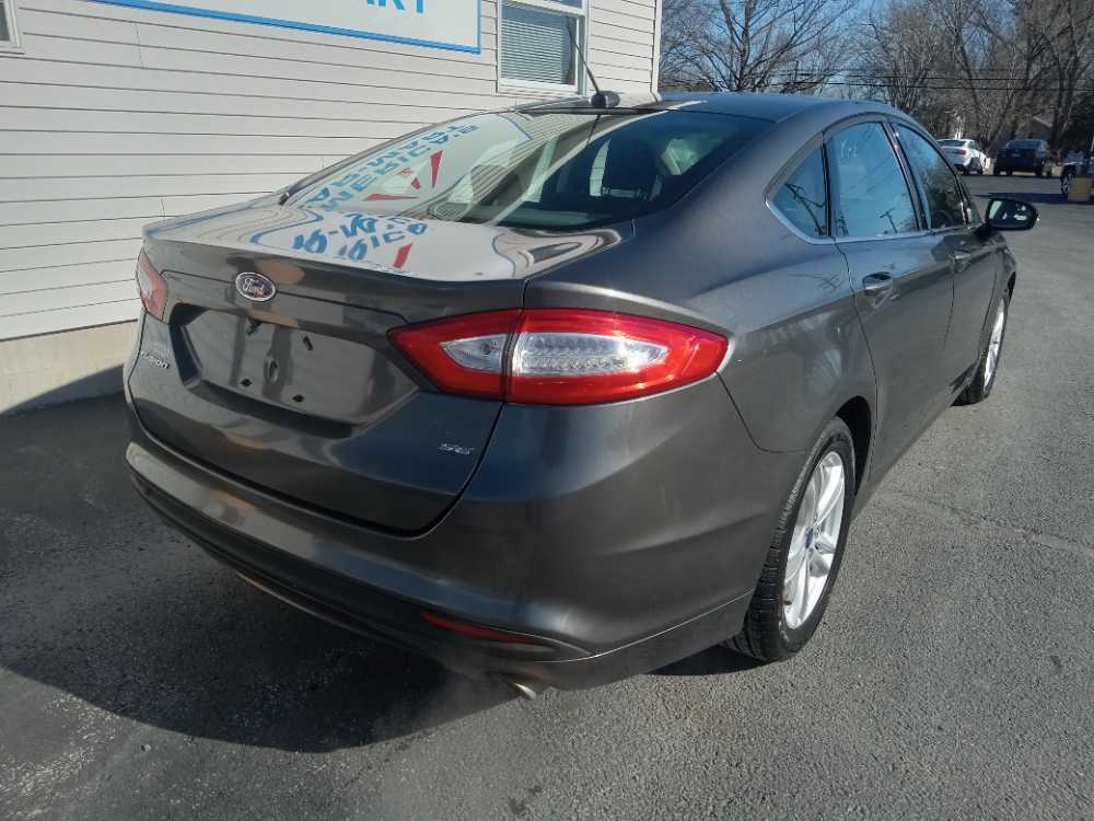 FORD FUSION SE