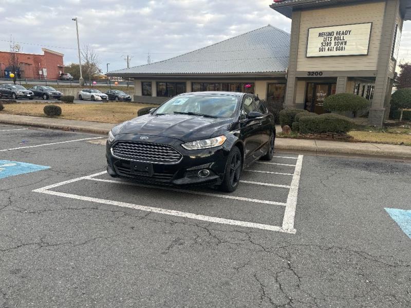 2016 Ford Fusion SE's photo