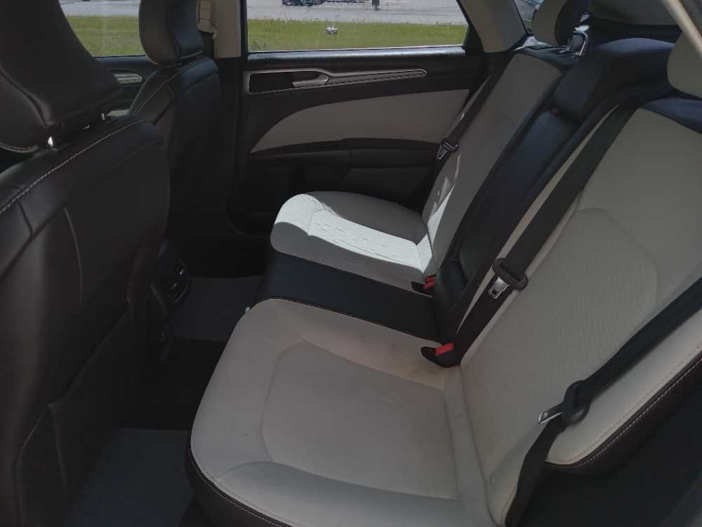 FORD FUSION SE