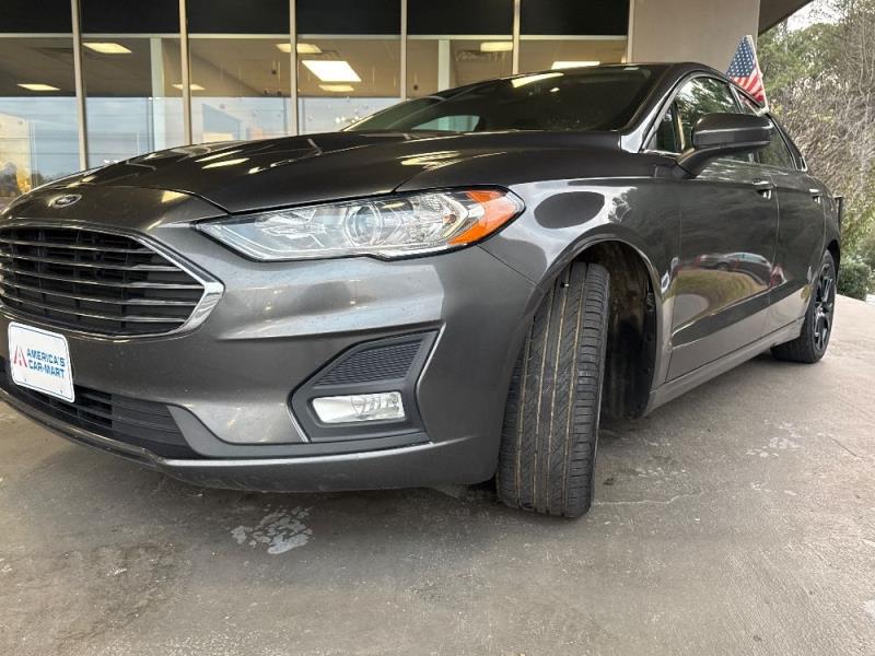 2019 Ford Fusion SE's photo