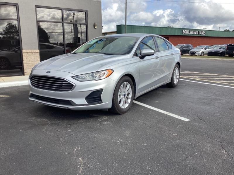 2019 Ford Fusion SE's photo