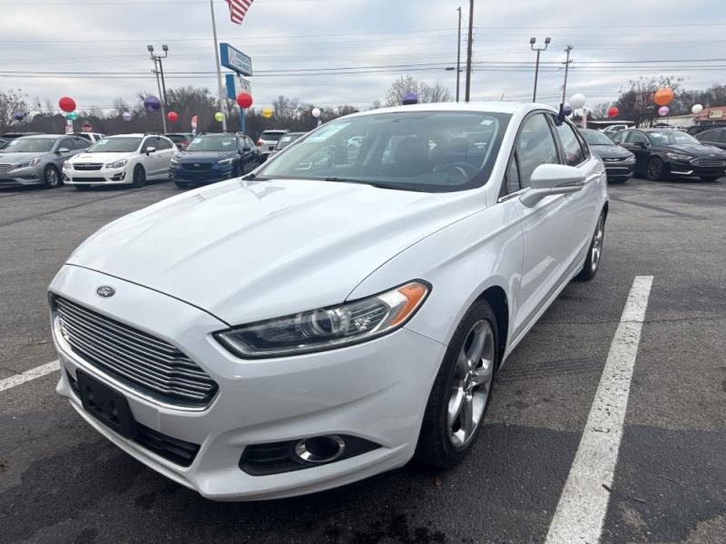 2013 Ford Fusion SE's photo