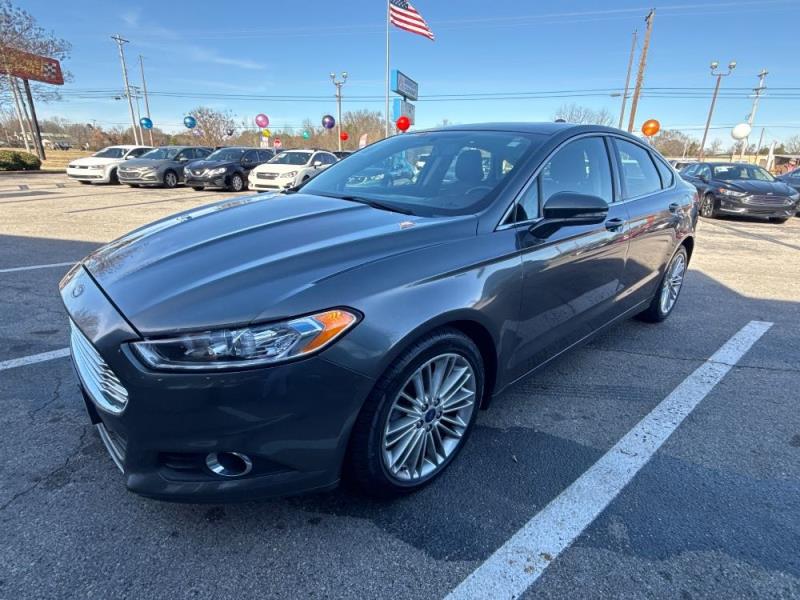 2016 Ford Fusion SE's photo