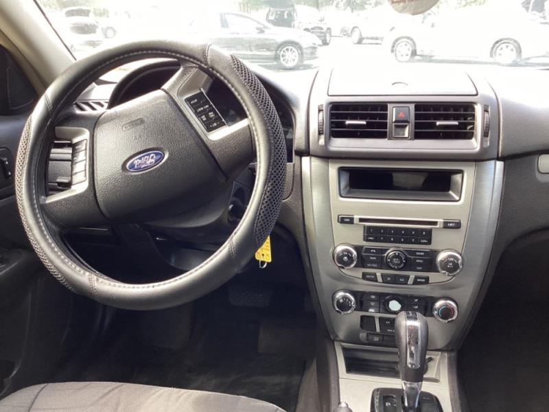 Image of 2011 Ford Fusion SE