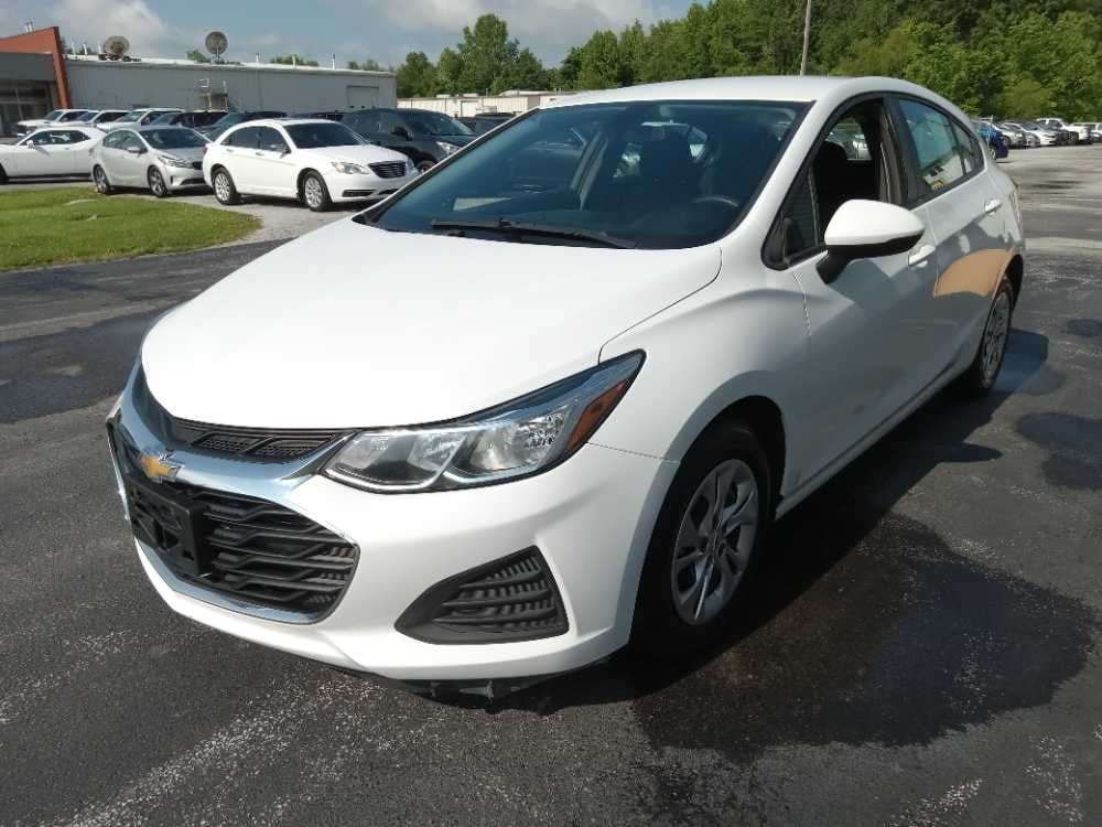 2019 Chevrolet Cruze LS Hatchback Auto's photo