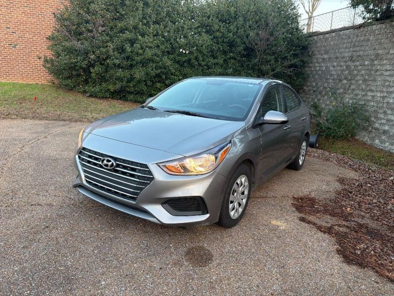 2022 Hyundai Accent SE's photo