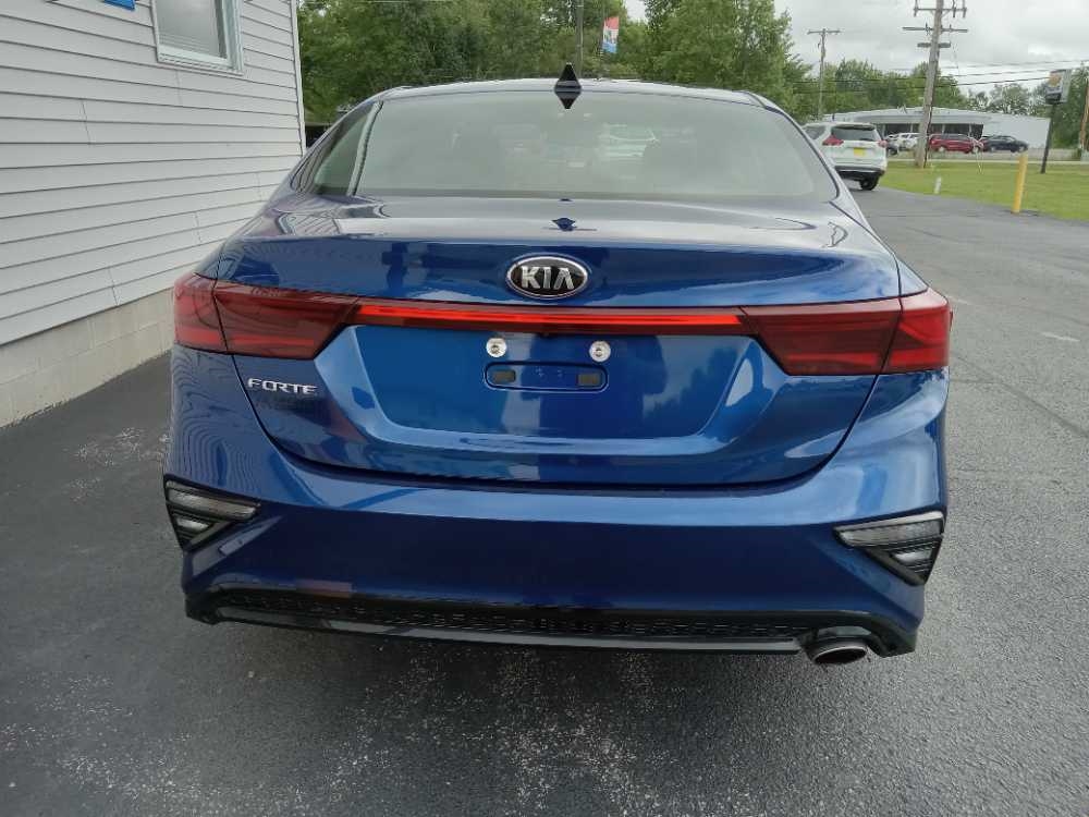 KIA FORTE FE; LXS