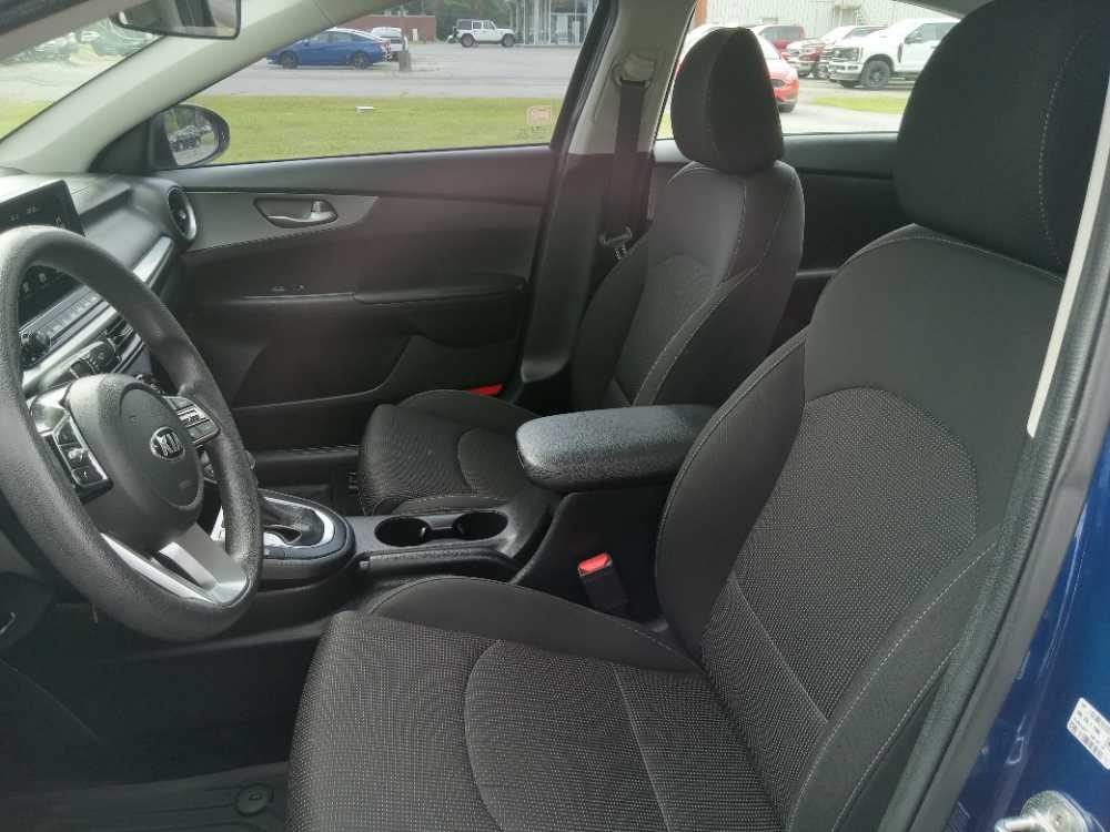 KIA FORTE FE; LXS