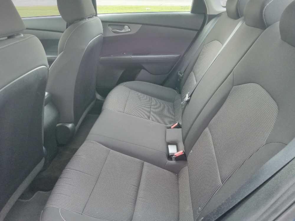 KIA FORTE FE; LXS