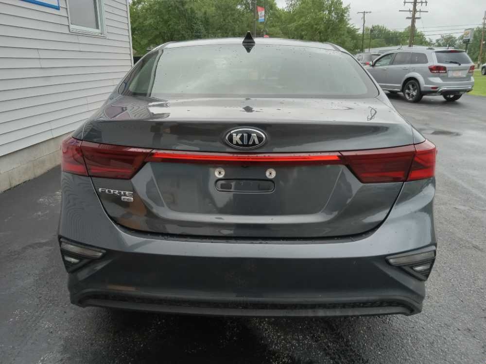 KIA FORTE FE; LXS