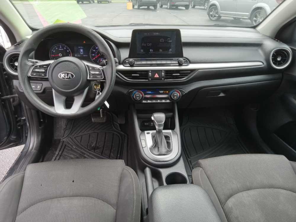 KIA FORTE FE; LXS