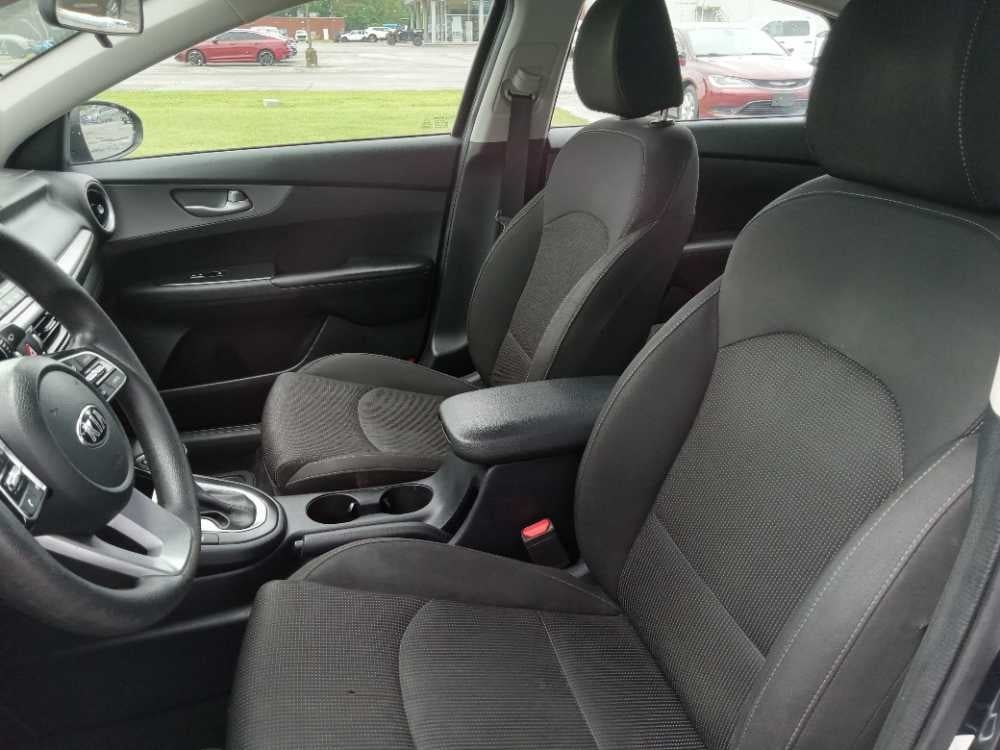 KIA FORTE FE; LXS
