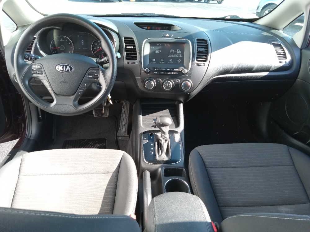 KIA FORTE LX; S