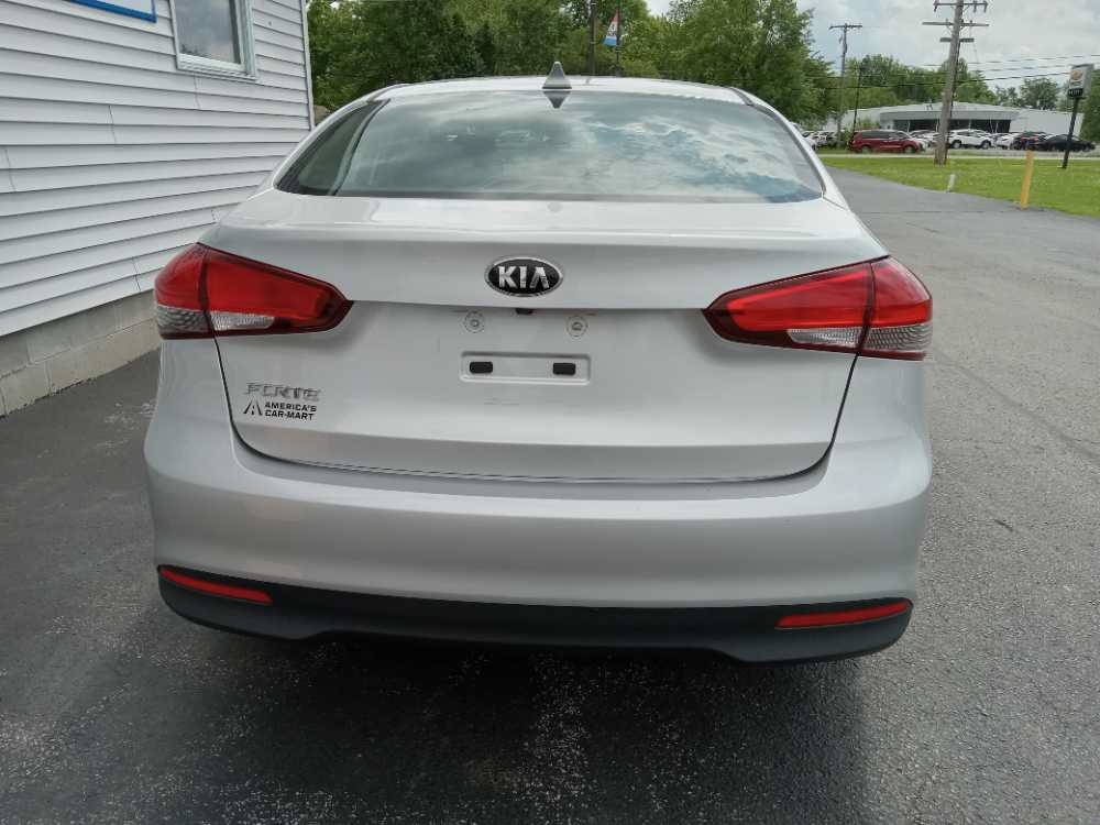 KIA FORTE LX; S