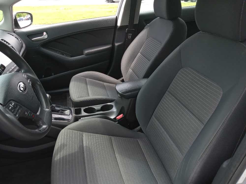 KIA FORTE LX; S