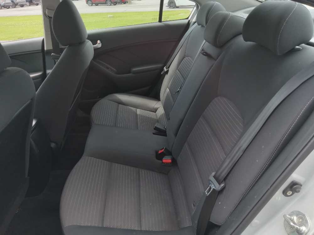 KIA FORTE LX; S