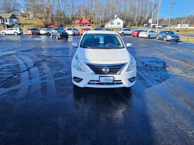 2018 Nissan Versa Sedan SV's photo