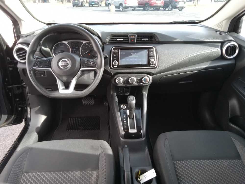 NISSAN VERSA SV