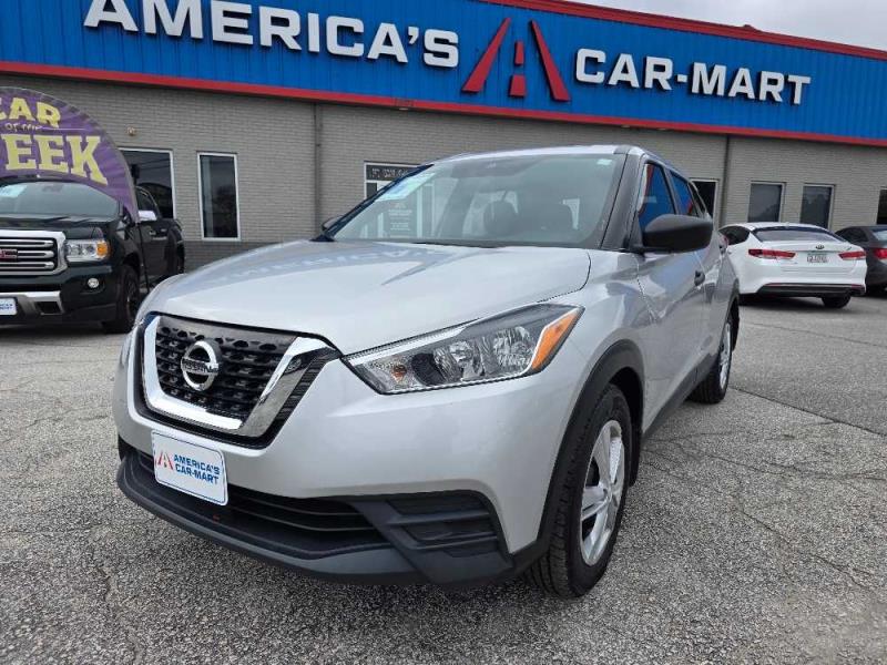2020 Nissan Kicks S's photo