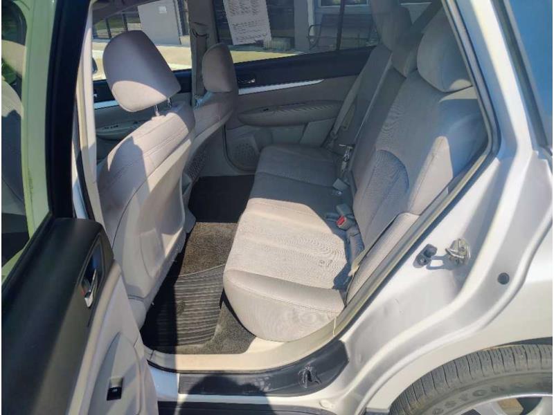 2013 Subaru Outback Premium's photo