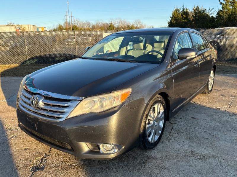 2011 Toyota Avalon Limited's photo