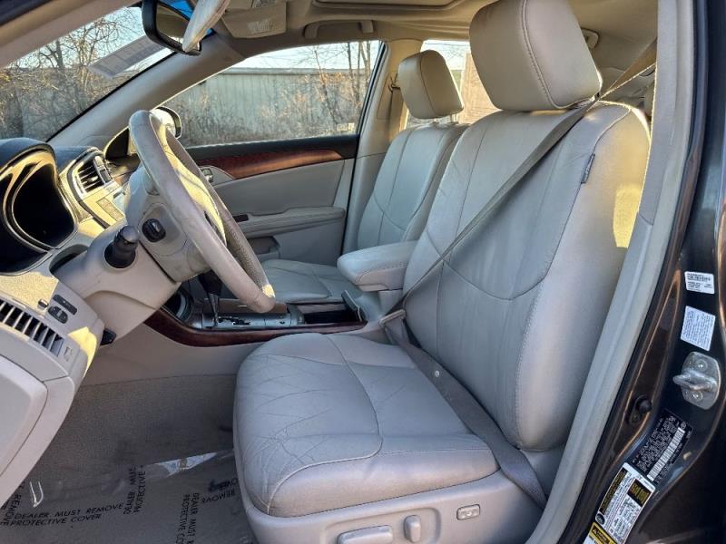 2011 Toyota Avalon Limited's photo