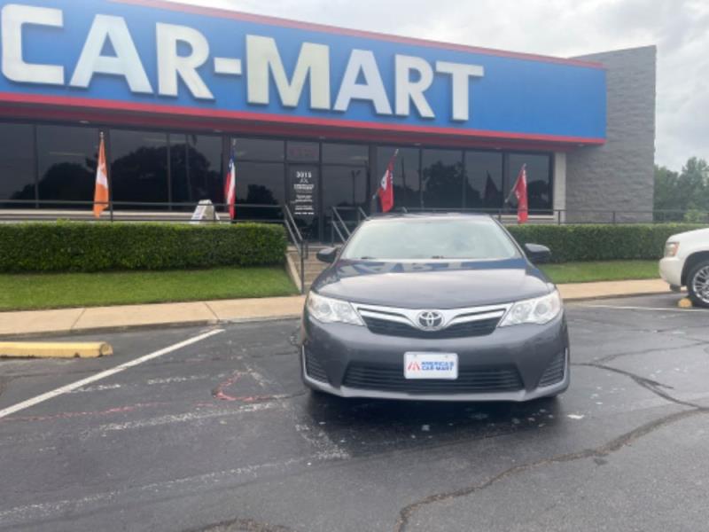 2012 Toyota Camry LE's photo