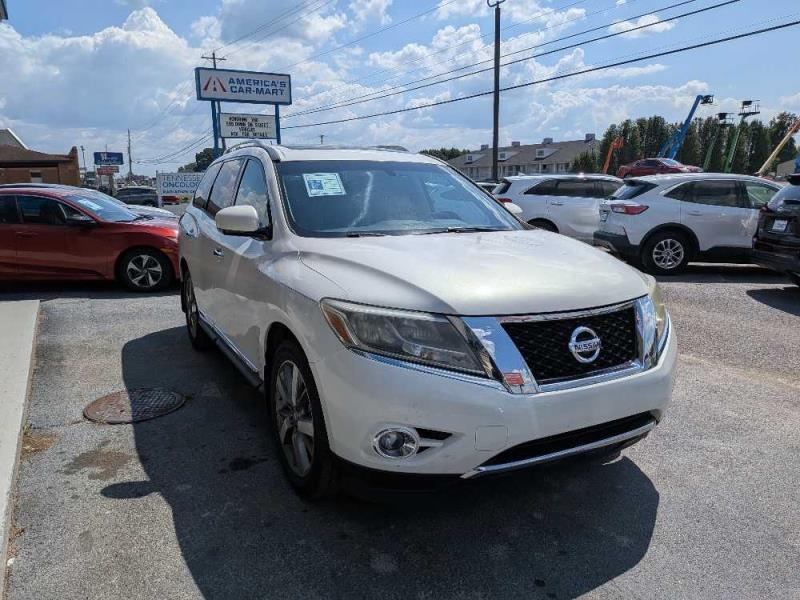 2014 Nissan Pathfinder Platinum's photo