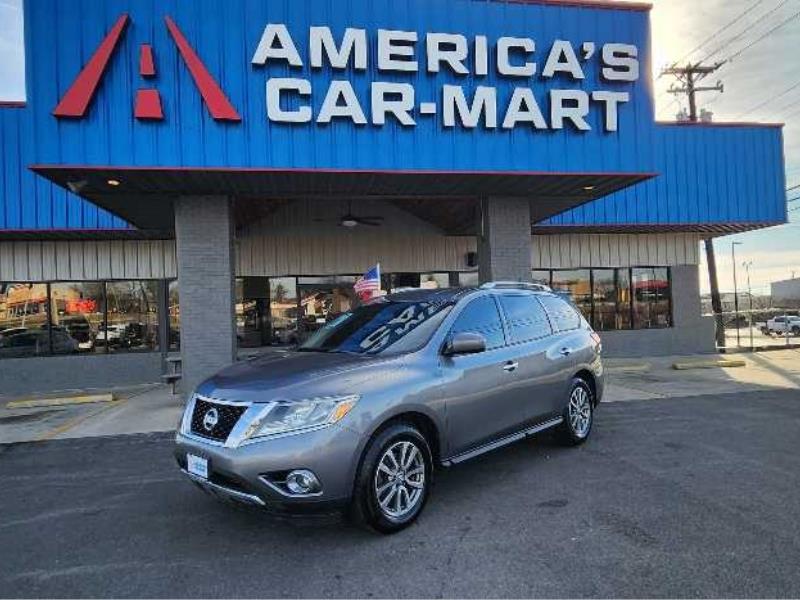 2015 Nissan Pathfinder SV's photo