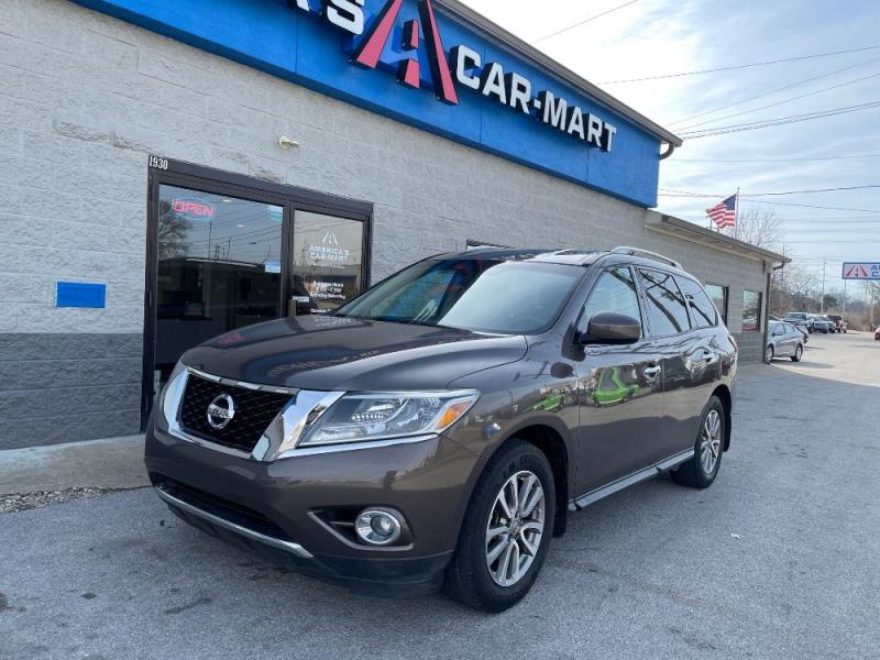2015 Nissan Pathfinder SV's photo