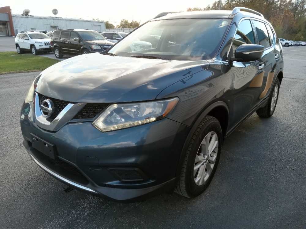 2014 Nissan Rogue SV's photo