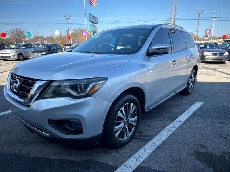 2020 Nissan Pathfinder SV's photo