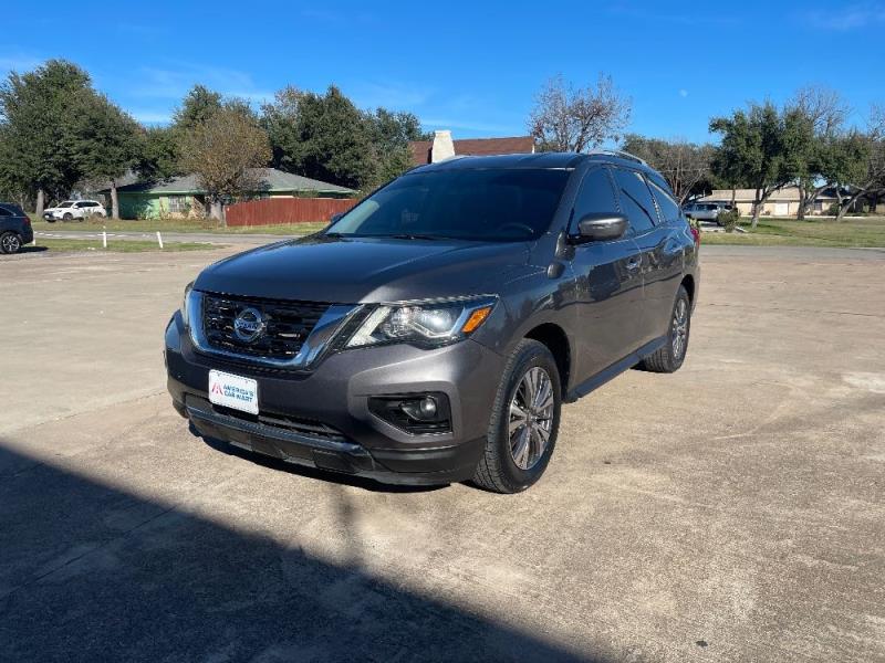 2019 Nissan Pathfinder SV's photo