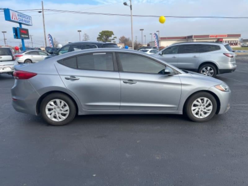 Image 4 of 2017 Hyundai Elantra SE