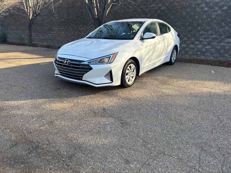 2020 Hyundai Elantra SE's photo