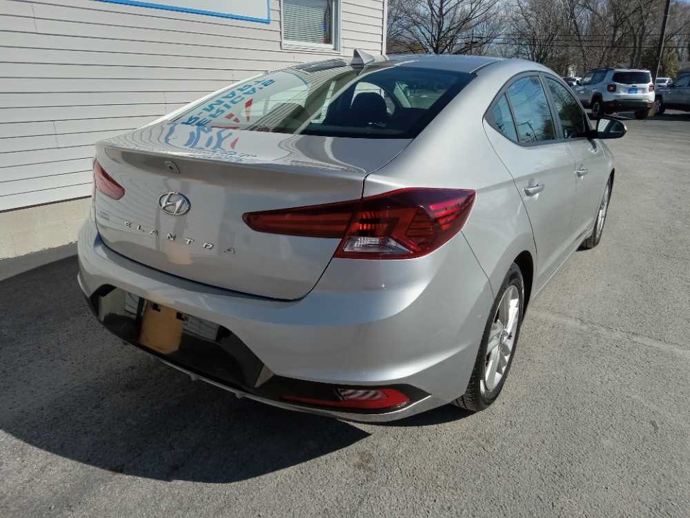 HYUNDAI ELANTRA LIMITED; SEL