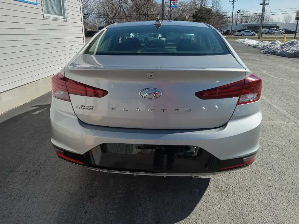 HYUNDAI ELANTRA LIMITED; SEL