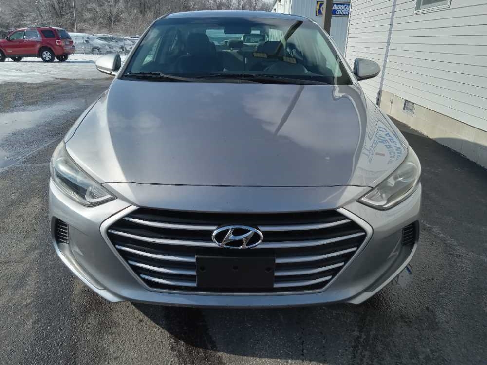 HYUNDAI ELANTRA LIMITED; SE